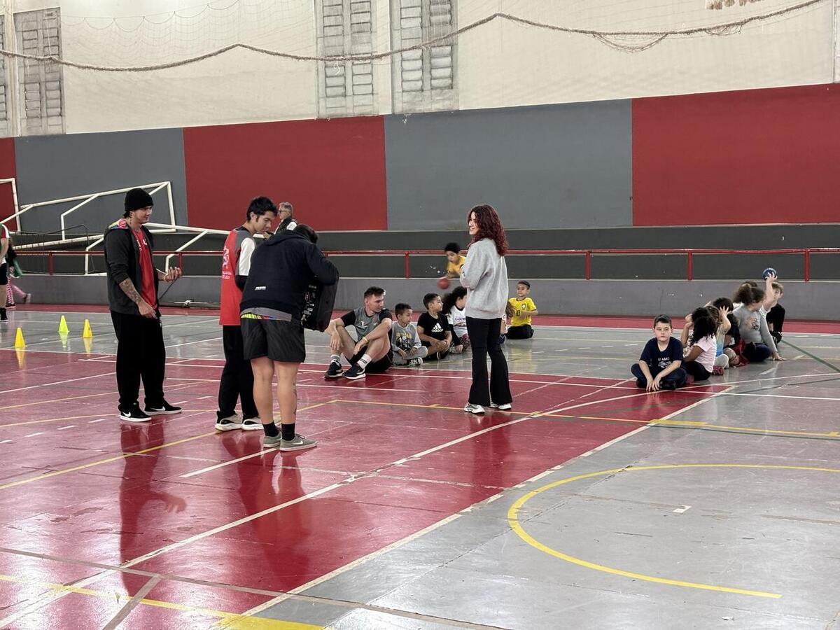 Atividades recreativas e esportivas foram realizadas durante quatro dias, com participação de acadêmicos de Educação Física da universidade