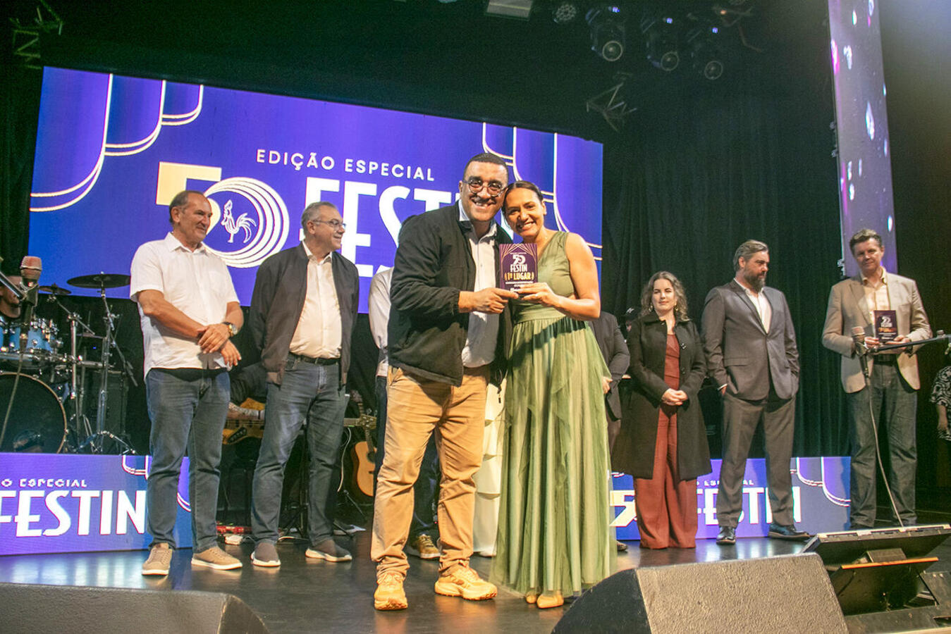 Ganhadores de troféus e prêmios em dinheiro foram conhecidos após grande final realizada no último sábado (25) no Teatro Municipal, que recebeu grande público