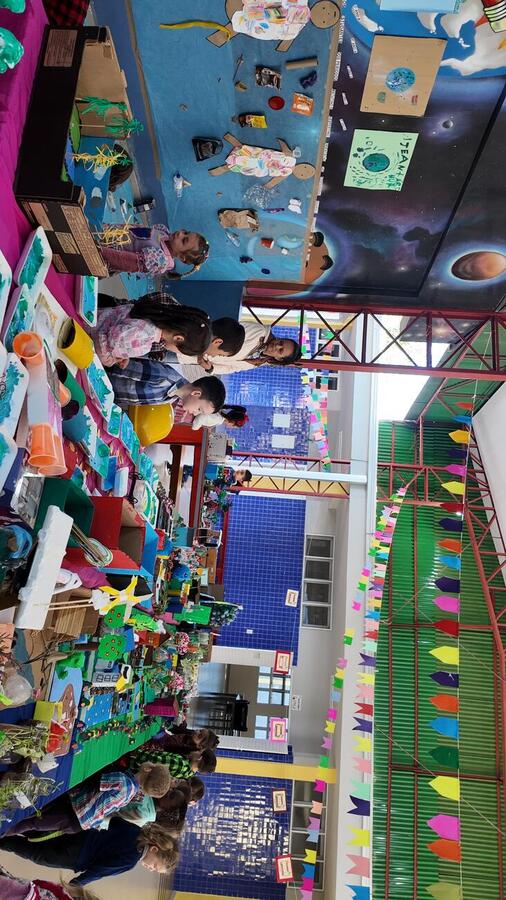 Durante os dias 7, 8 e 9 a Escola Municipal Carlos Friedrich realiza uma mostra de trabalhos para compartilhar as atividades desenvolvidas pelos estudantes e também para reforçar a importância da preservação do meio ambiente