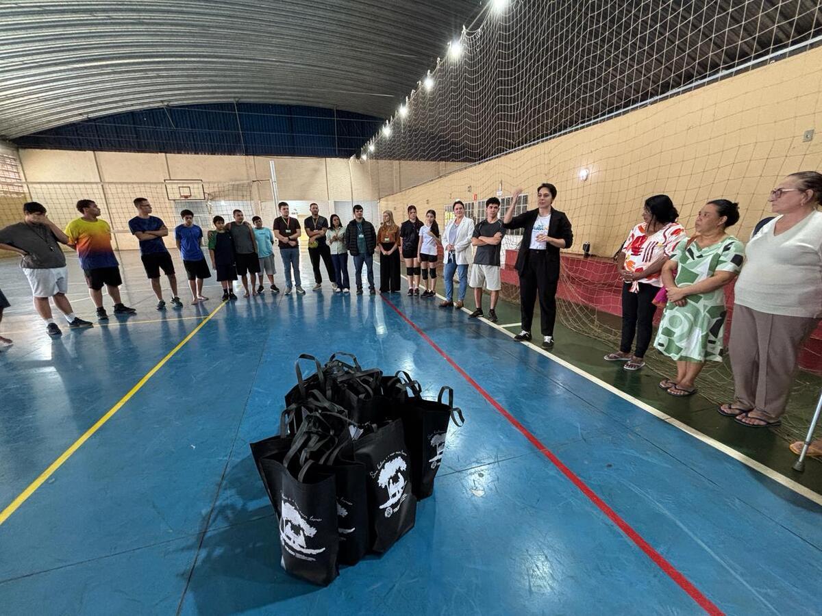Atividade reuniu idosos para orientações sobre prevenção da violência e divulgou curso gratuito sobre uso de smartphones