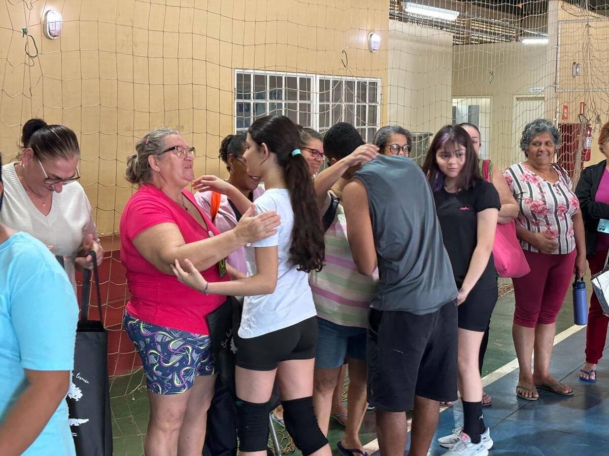 Atividade reuniu idosos para orientações sobre prevenção da violência e divulgou curso gratuito sobre uso de smartphones