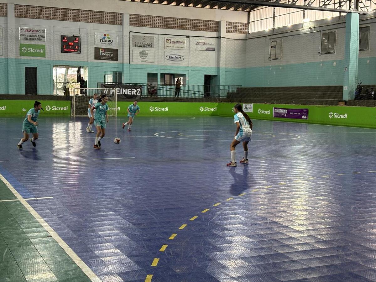 Equipe venceu o Nova Tebas por 14 a 1, terminou na liderança do Grupo E e garantiu vaga na próxima fase da competição