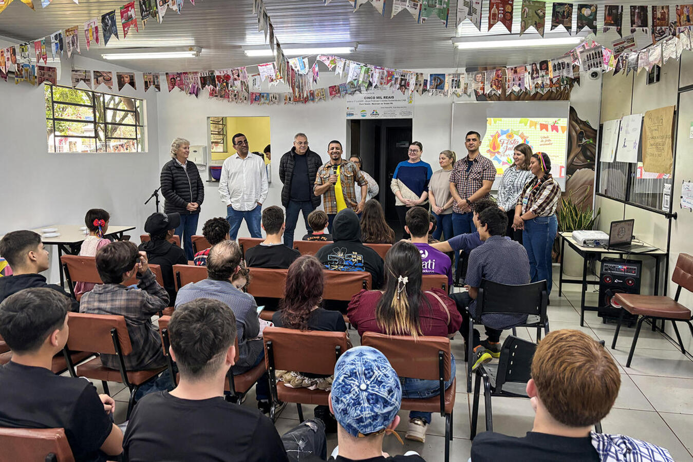 Com a presença de familiares dos adolescentes atendidos pelo projeto, evento realizado no último sábado (11) também foi prestigiado por autoridades municipais