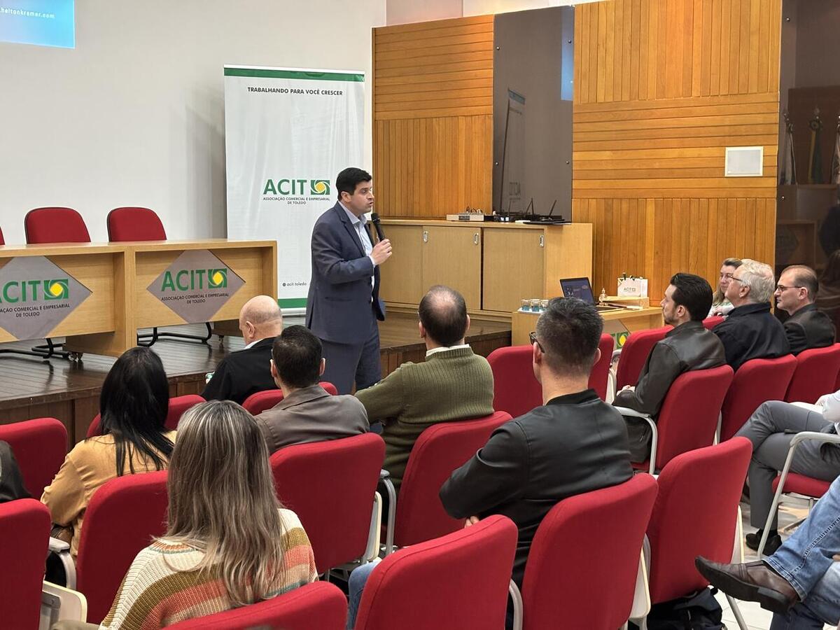Parceria entre Prefeitura de Toledo e Acit serviu para apresentar à classe empresarial os possíveis impactos na economia local após a reforma ser implantada