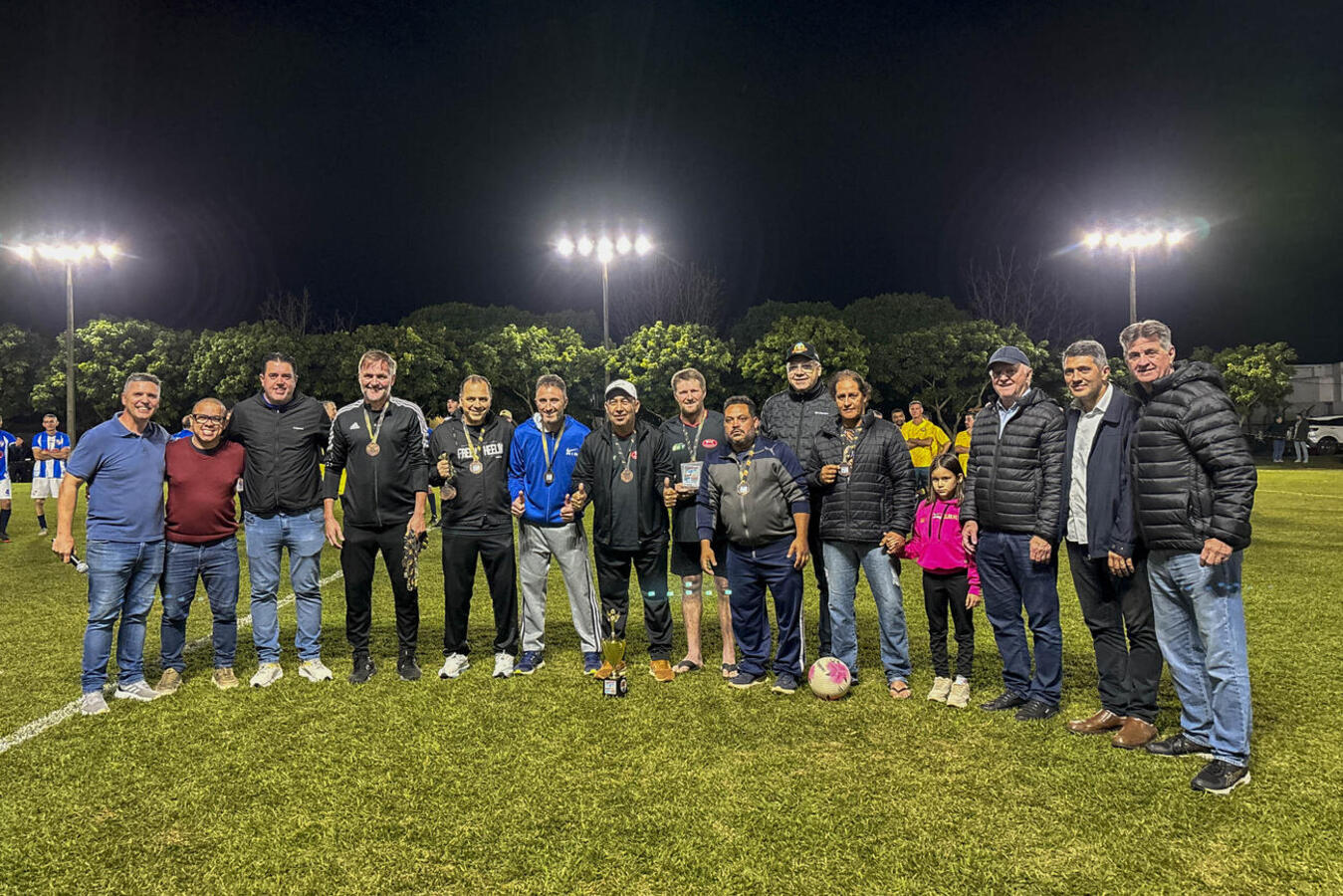 Título veio na noite desta quinta-feira (9), após vitória por 2 a 0 sobre a Associação Atlética Cinco Estrelas-AACE/Dona Sol; Móveis Limberger ficaram com o 3º lugar