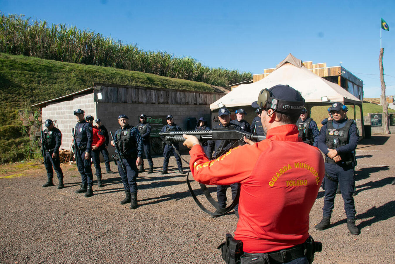 Efetivo da Guarda Municipal já habilitado ao uso de armas de fogo tem realizado estágio de 12 horas no Velho Texas; 1ª turma concluiu etapa na última quinta (9)
