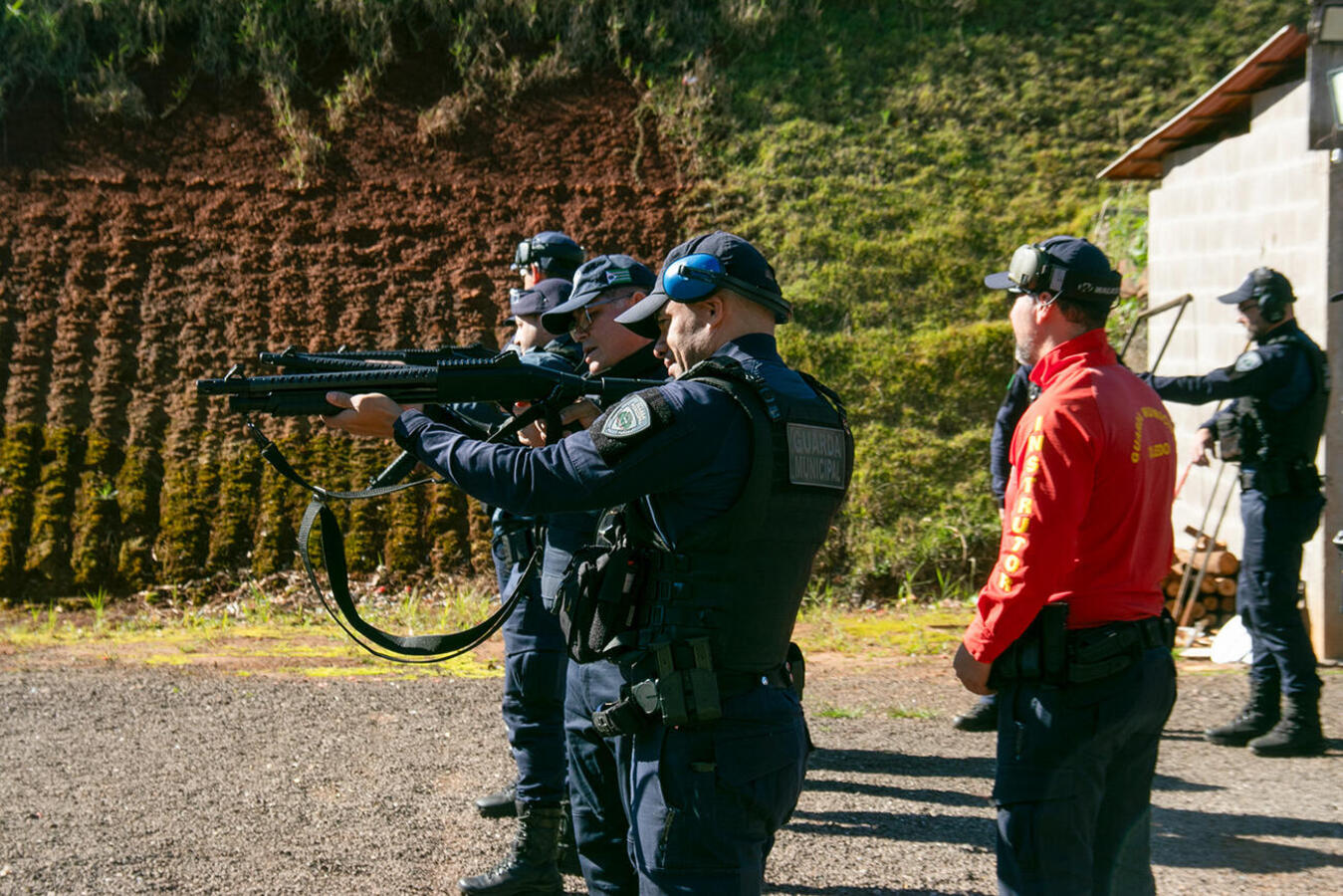 Efetivo da Guarda Municipal já habilitado ao uso de armas de fogo tem realizado estágio de 12 horas no Velho Texas; 1ª turma concluiu etapa na última quinta (9)