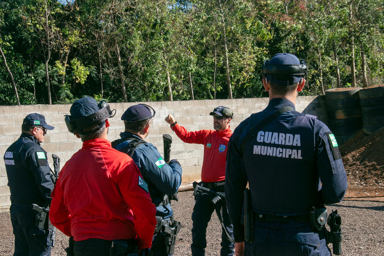 Efetivo da Guarda Municipal já habilitado ao uso de armas de fogo tem realizado estágio de 12 horas no Velho Texas; 1ª turma concluiu etapa na última quinta (9)