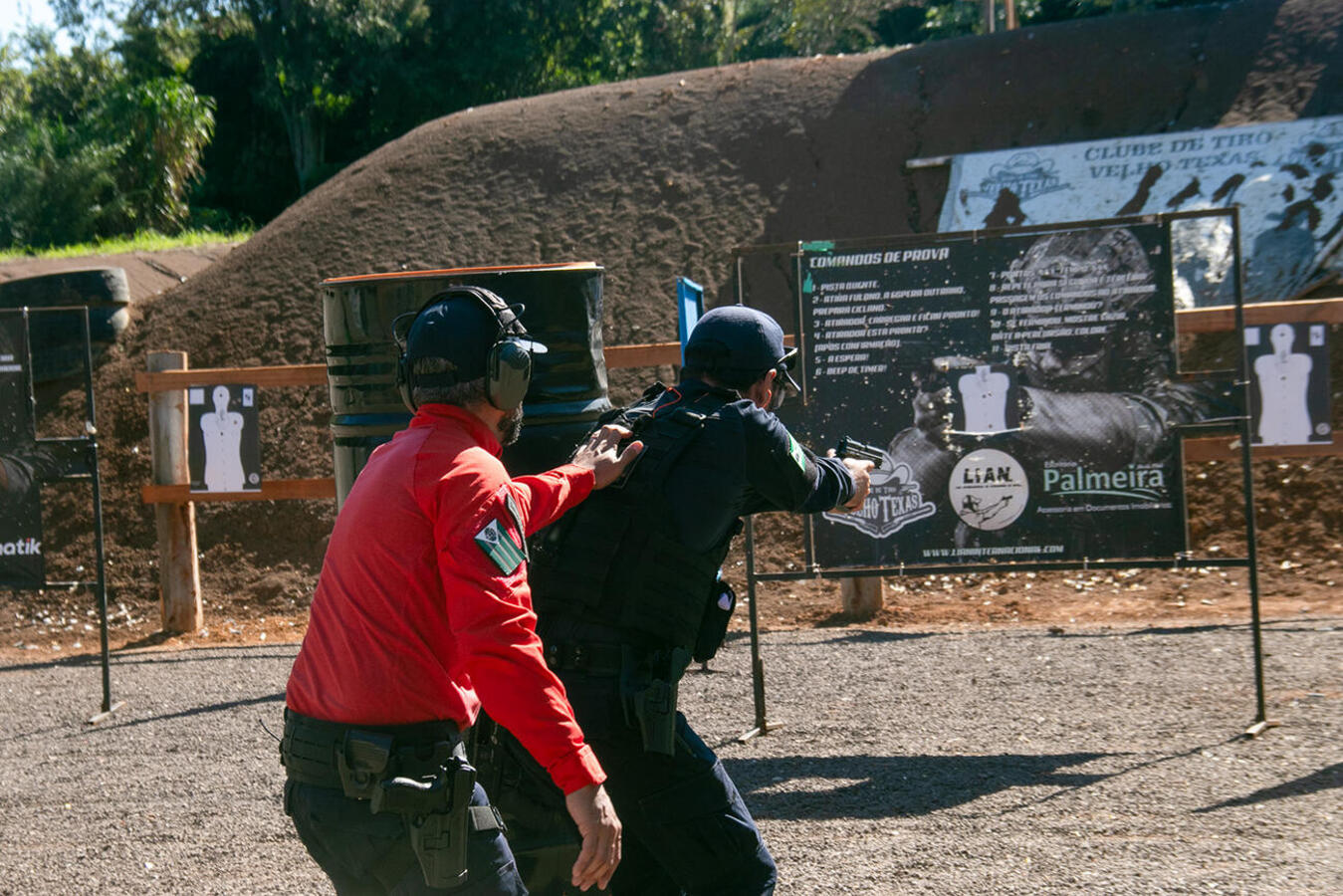 Efetivo da Guarda Municipal já habilitado ao uso de armas de fogo tem realizado estágio de 12 horas no Velho Texas; 1ª turma concluiu etapa na última quinta (9)