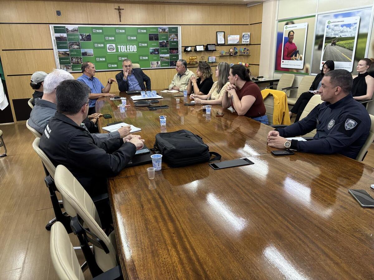 Reunião entre administração municipal e grupo de empresários abordou, nesta terça-feira (21), demandas da região e reforçou o diálogo entre as instituições