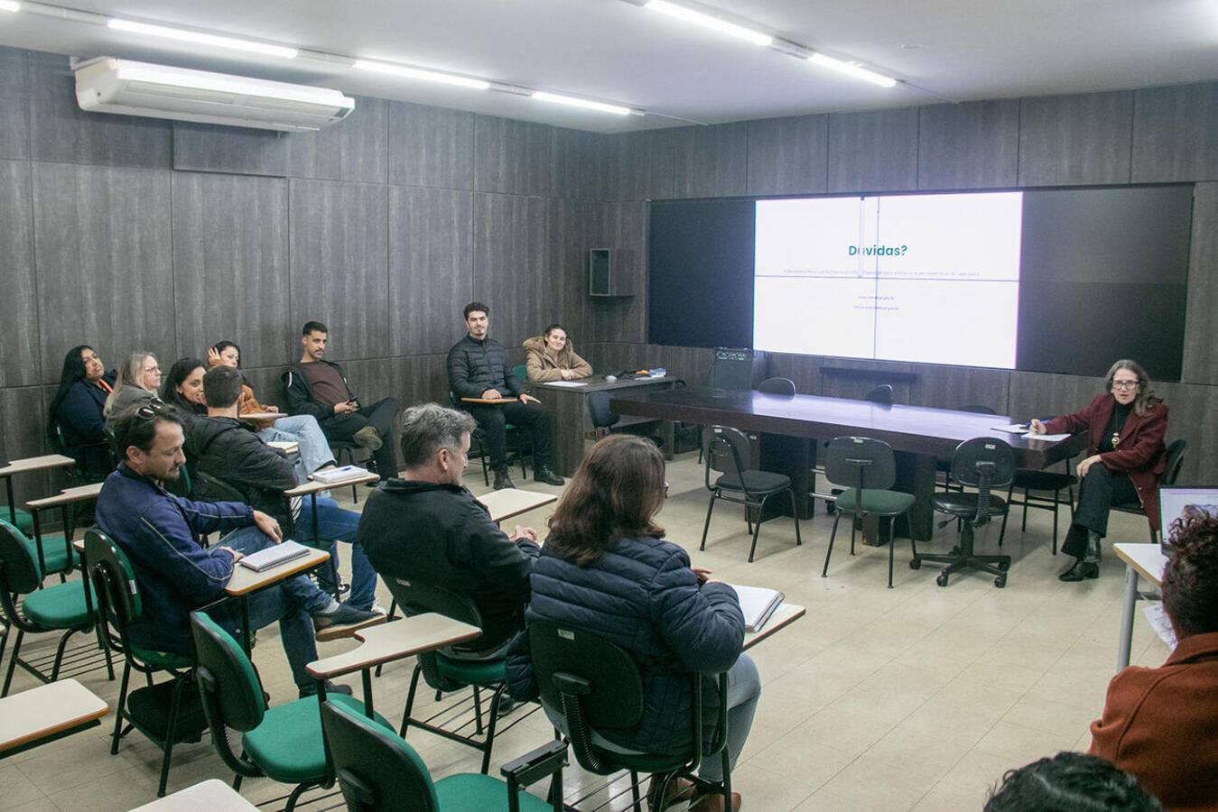 Reunião na última quarta (8) com servidores de várias secretarias definiu ações para busca ativa de famílias, qualificar planejamento e fortalecer oferta educacional