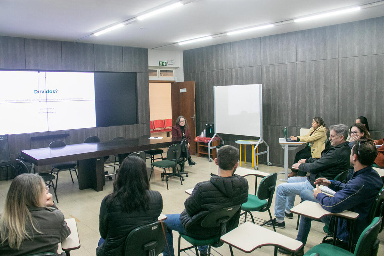 Reunião na última quarta (8) com servidores de várias secretarias definiu ações para busca ativa de famílias, qualificar planejamento e fortalecer oferta educacional