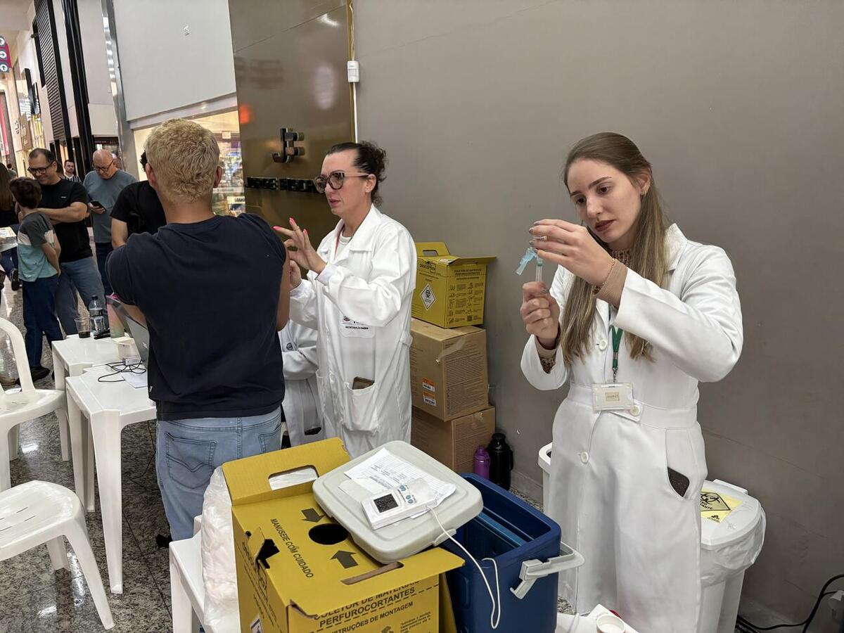 No último sábado a Secretaria da Saúde realizou uma campanha de multivacinação no Shopping, em que conseguiu imunizar diversas pessoas 