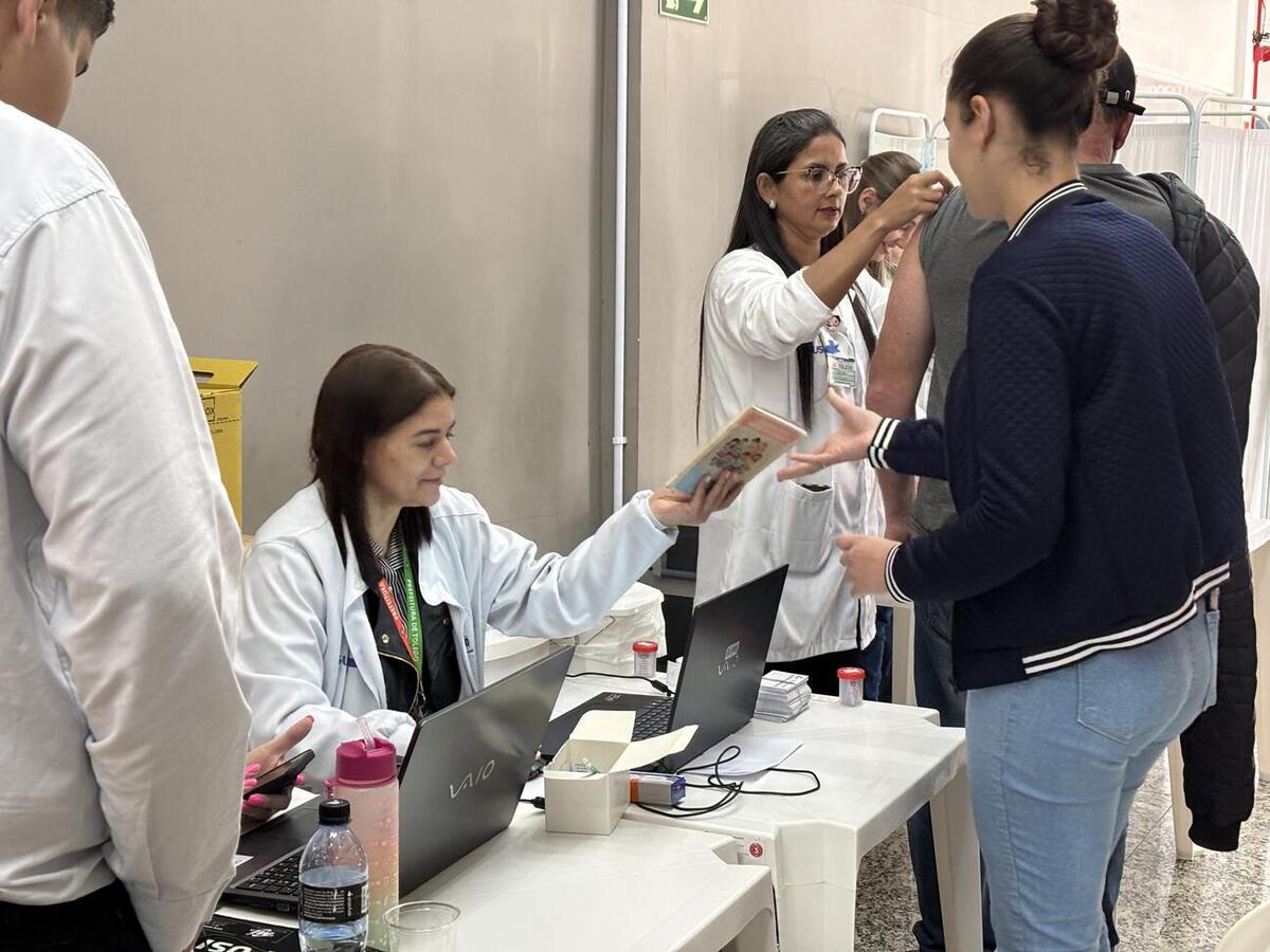 No último sábado a Secretaria da Saúde realizou uma campanha de multivacinação no Shopping, em que conseguiu imunizar diversas pessoas 