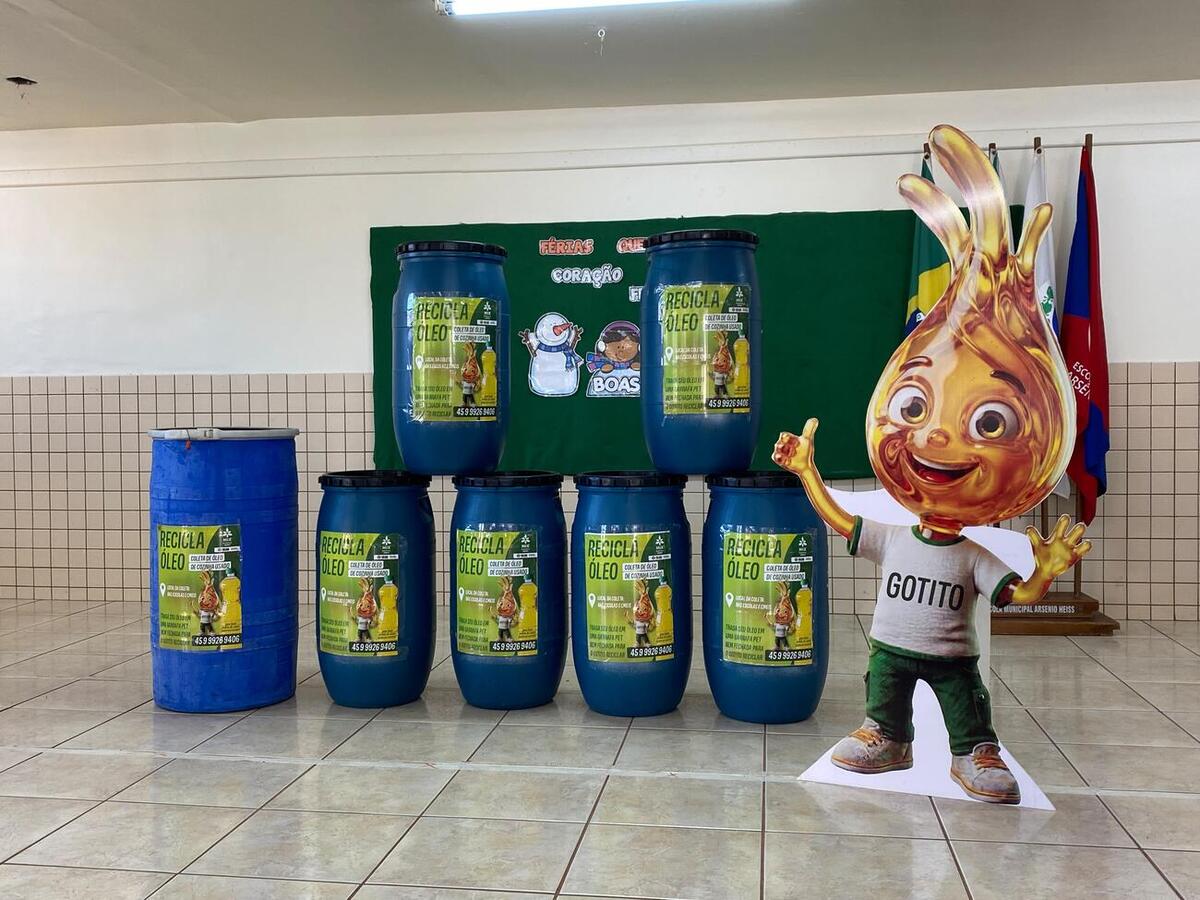 Iniciativa desenvolvida pela empresa Mix Ambiental, APMFs e Prefeitura de Toledo orienta alunos sobre o descarte correto do óleo de cozinha usado 