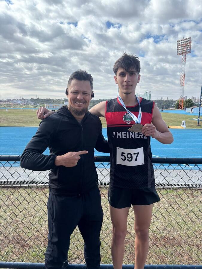 Outro destaque foi a medalha de prata de Mikael Muniz Giro, nos 3.000 com obstáculos do atletismo