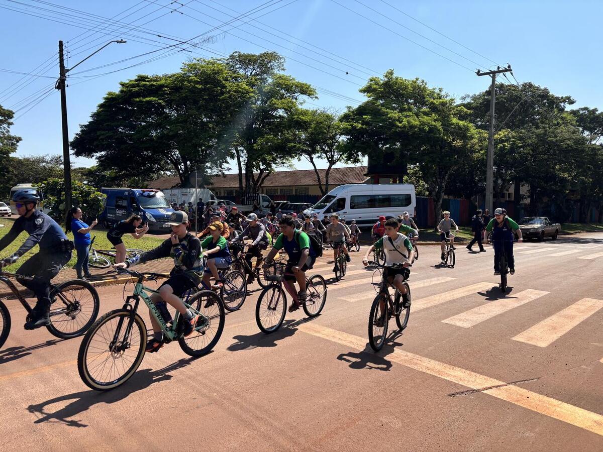 Cerca de 89 alunos participaram de percurso de 7 quilômetros, plantio de 23 mudas, trilha e ações de conscientização ambiental
