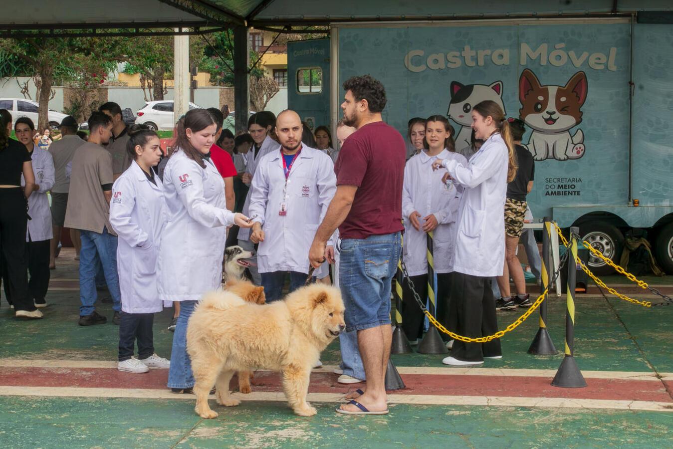 Ação neste sábado (15), do Departamento de Proteção e Defesa Animal, teve o apoio dos cursos de Medicina Veterinária dos câmpus locais da Unipar e da PUCPR