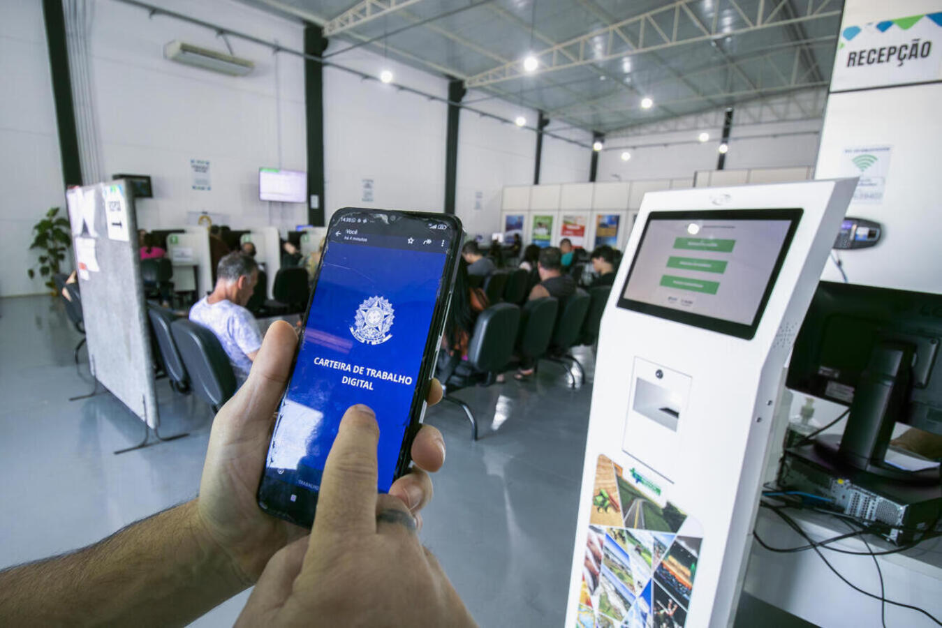 Em 2026, 4.099 novos postos de trabalho foram criados no município, que fica atrás apenas de Curitiba; resultado histórico foi impulsionado pelo desempenho em julho