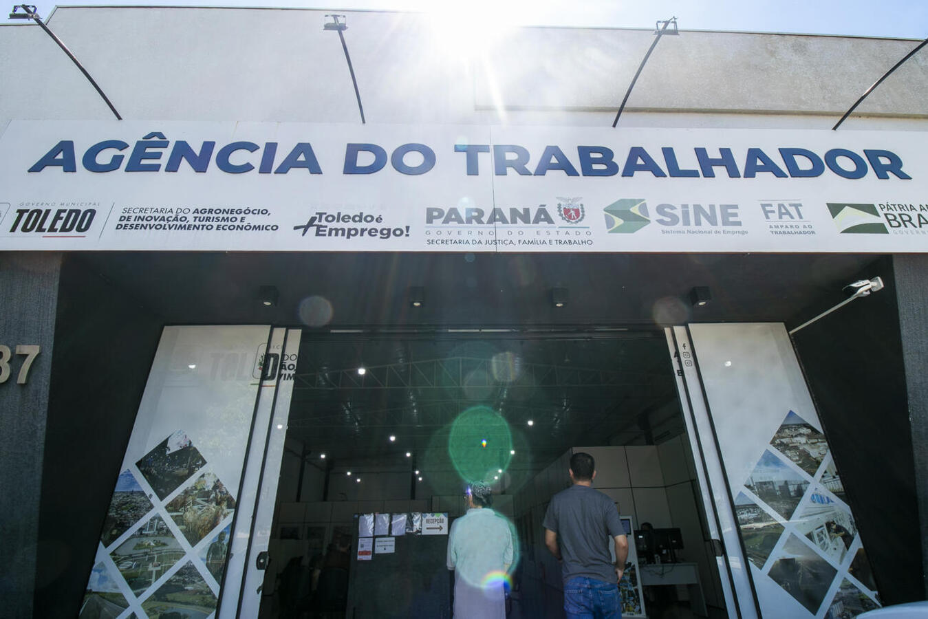 Capacitações somam 100 vagas e abrangem áreas como informática, elétrica, alimentação, logística e beleza