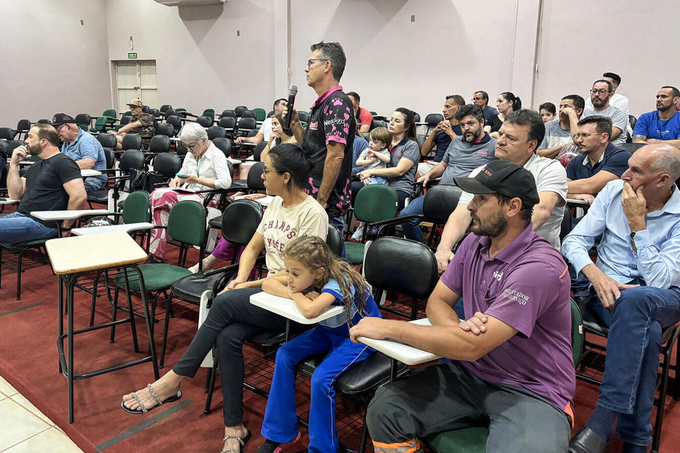Moradores presentes a encontros realizados na noite desta quinta-feira (27) no CJU do Jardim Europa conheceram detalhes e puderam tirar dúvidas a respeito dos projetos