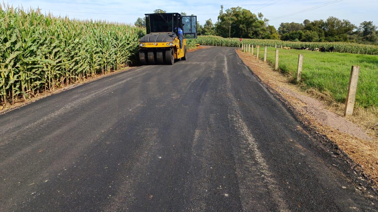 Pavimentação em estrada rural
