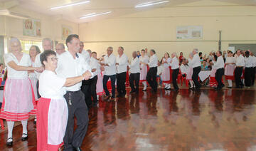 Idosos do Certi Pioneiro celebraram o aniversário de 15 do espaço em grande estilo, com direito a presença de autoridades, homenagens, dança típica, baile e lanche