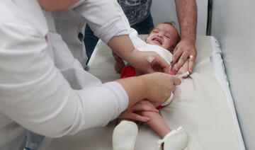A primeira toledana a receber, na manhã desta quinta-feira (24), a Pfizer Baby foi Antonella Pereira Frata, de 2 anos e 11 meses