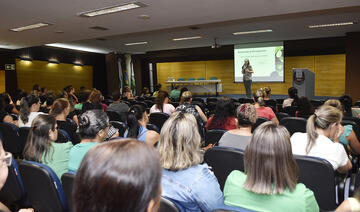 Cerca de 100 profissionais dos cmeis e escolas dos distritos de Toledo participaram da formação continuada para qualificação no preparo dos alimentos
