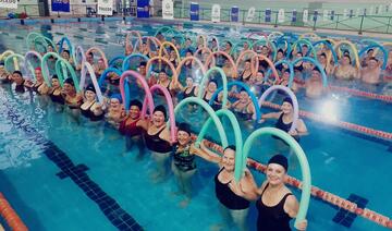 Piscina pública está com turmas preenchidas, mas interessados podem entrar em contato com a Secretaria de Esportes e Lazer para incluírem seu nome na fila
