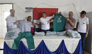 Integrantes da Acatol recebem kits de uniformes (foto: Carlos Rodrigues/Prefeitura de Toledo)