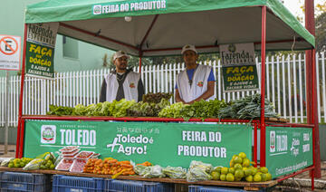 Ato marcou a entrega das novas barracas da Feira do Produtor de Toledo