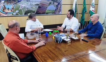 Representantes da administração municipal recebem secretário de Lucas do Rio Verde