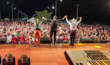 Toledanos celebram Dia do Trabalhador com show do Trio Parada Dura