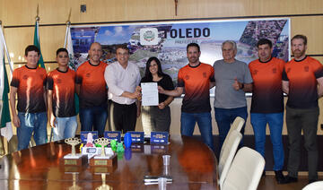 Realizado na tarde de quinta-feira (1º), na Sala de Reuniões do Gabinete do Prefeito, ato contou com a presença de membros da Associação Ciclística de Toledo