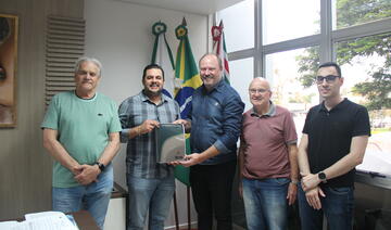 Administração municipal entrega LOA 2024 ao Legislativo