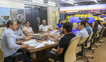 Obras importantes e feira do comércio estiveram na pauta de encontro trimestral ocorrido na manhã desta quinta-feira (19) na Sala de Reuniões do Gabinete do Prefeito