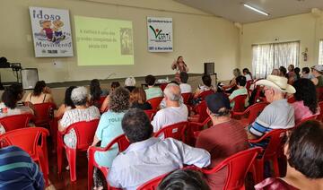 Centenas de idosos participaram do 2º Seminário de Esportes, Saúde e Segurança Alimentar realizado no Centro de Revitalização da Terceira Idade Dr. Wilson Carlos Kuhn (Certi Pioneiro) na manhã desta quarta-feira (22). O evento realizado pela Secretaria de Esportes e Lazer (Smel), por meio do Departamento do Idoso,  em parceria com o Departamento de Segurança Alimentar da Cozinha Social, contou com o apoio do Certi Pioneiro e Certi Coopagro. Apresentações culturais dos idosos e palestras educativas sobre a t