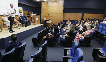 Solenidade realizada na manhã desta quarta (6) reconheceu o trabalho realizado por 13 estudantes do 4º ano, que receberam certificado e kit com vários presentes