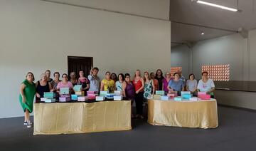 31 alunos inscritos em projeto que envolve as secretarias da Cultura e de Assistência Social ocorreu na manhã desta sexta (26) puderam levar itens produzidos durante o curso