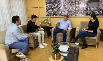 Eduardo Menezes conquistou o título no início do mês em Tramandaí e foi recebido na tarde desta quarta-feira (17) pelo prefeito Beto Lunitti em seu gabinete