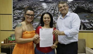 A sanção da Lei Nº 2.749/2024 que cria o Fundo Municipal dos Direitos da Mulher aconteceu na terça-feira (30), no Gabinete do prefeito 