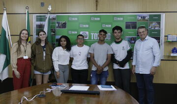 5 adolescentes do CPA compareceram na Sala de Reuniões do Gabinete do Prefeito para conversarem sobre o projeto do CMDCA