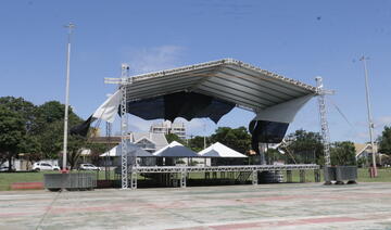 Palcos no Diva Paim Barth estão sendo montados para shows que seguem até domingo (8); Teatro, Biblioteca e Praça da Cultura também receberão atividades