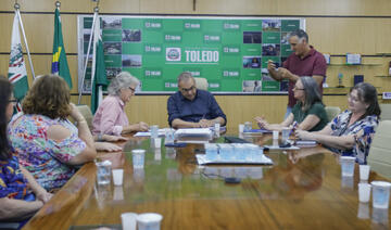 Representantes de seis entidades de Toledo se reuniram com o prefeito  para assinatura de apostilamento