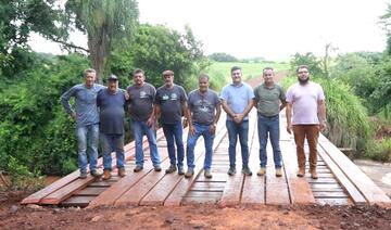 A tarde da última sexta-feira (7) foi marcada por celebração em Toledo e São Pedro do Iguaçu com a entrega da reforma da ponte sobre o Rio Santa Quitéria. A estrutura, com 20 metros de extensão, desempenha um papel fundamental na conexão entre os dois municípios, servindo como rota alternativa à PR 585, sendo denominada Estrada Rural Ivan Cesar Rossoni dentro do território toledano.  A revitalização, concluída após duas semanas de trabalho, representa um avanço significativo na mobilidade e na segurança de 