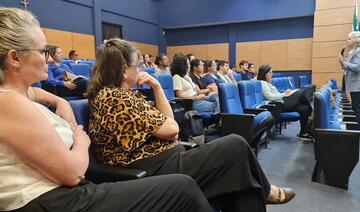 O tema foi apresentado pela psicóloga e professora da PUCPR, Sandra Cristina Boufleur durante capacitação dos profissionais