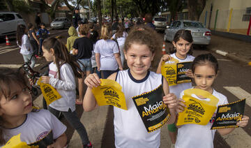 Atividade educativa ensina crianças como se portar de bicicleta no trânsito, além de adquirir destreza, também aprendem sobre a sinalização das vias
