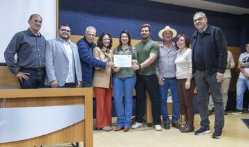 Certificação entregue na terça-feira (26) garante abertura de novos mercados a mais duas empresas do agronegócio de Toledo