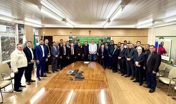 Eles se reuniram com o prefeito Mario Costenaro e o vice-prefeito Lucio De Marchi para agradecer pelo apoio na Marcha Para Jesus